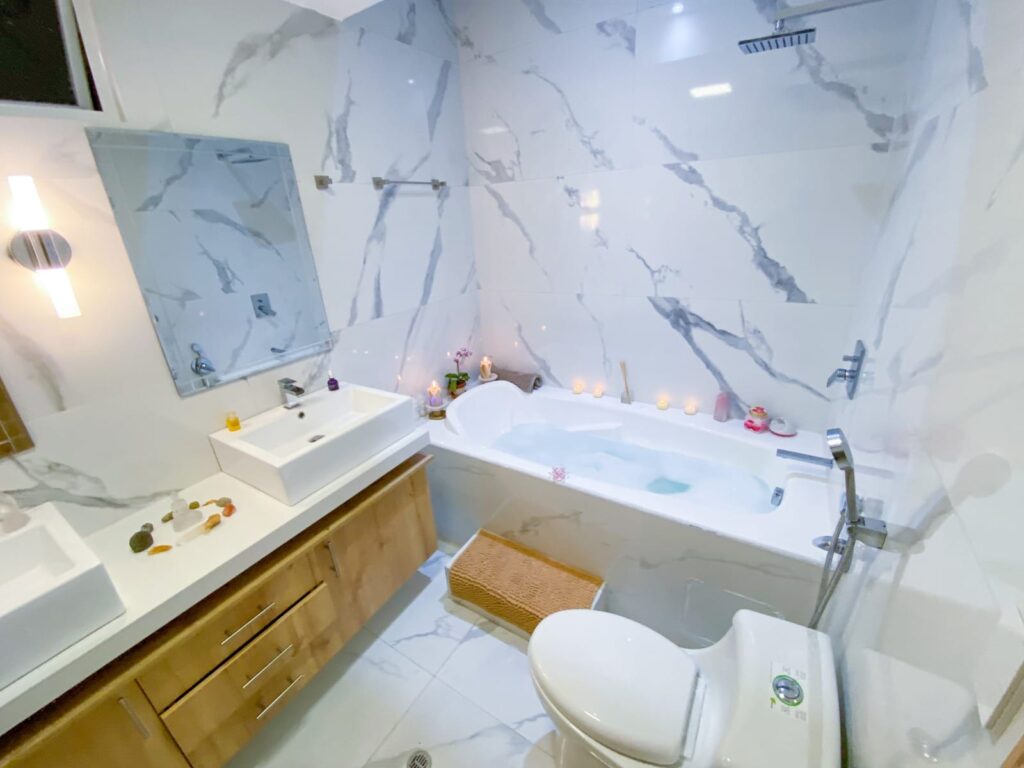 1fb05933-045d-40b7-83c9-bdaa57de8f5f